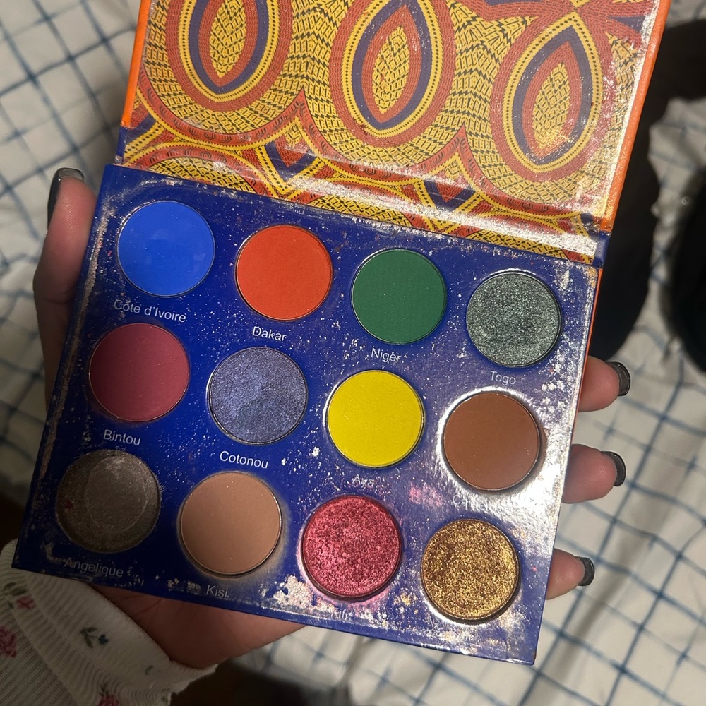 Juvia's Place Vibrant Eyeshadow Palette
